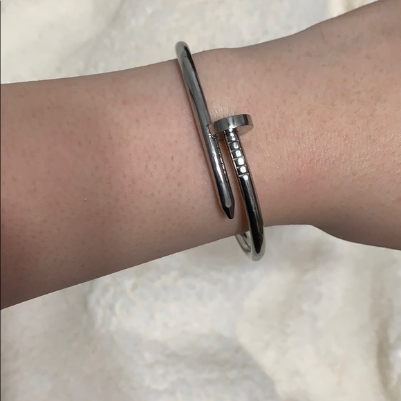 Jewelry - Bracelet nail